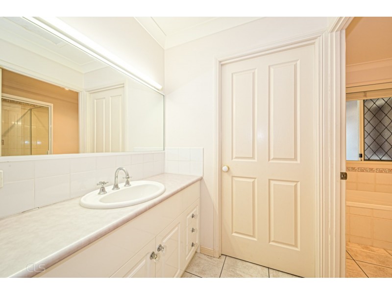 19 Loftus Place, Sandstone Point QLD 4511