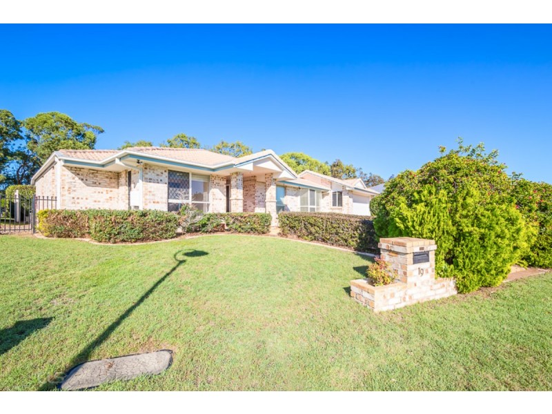 19 Loftus Place, Sandstone Point QLD 4511