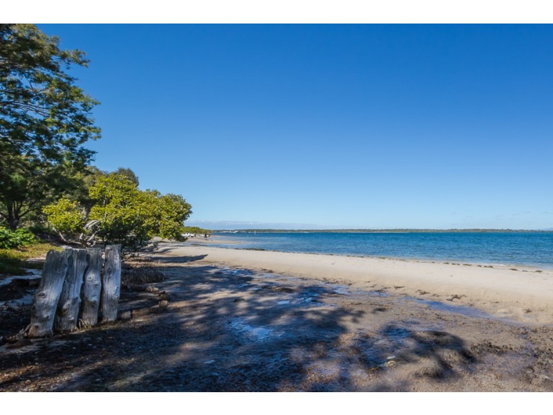 5 Sun Court, Banksia Beach QLD 4507