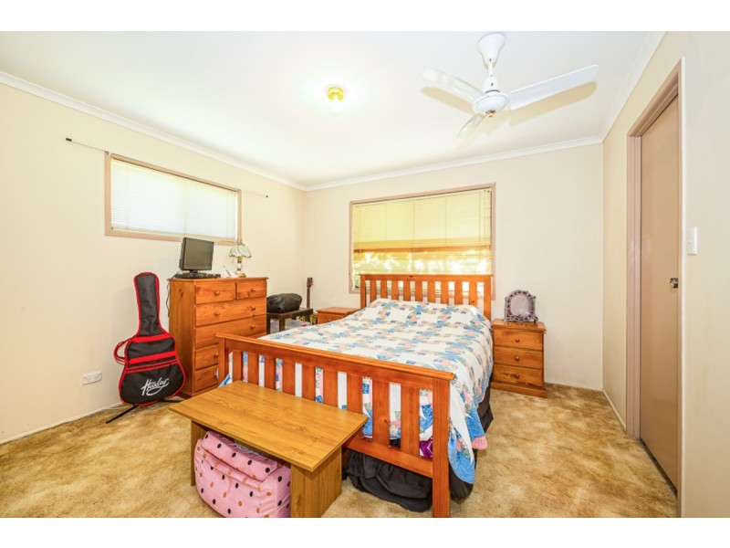 15 Whiting Street, Beachmere QLD 4510