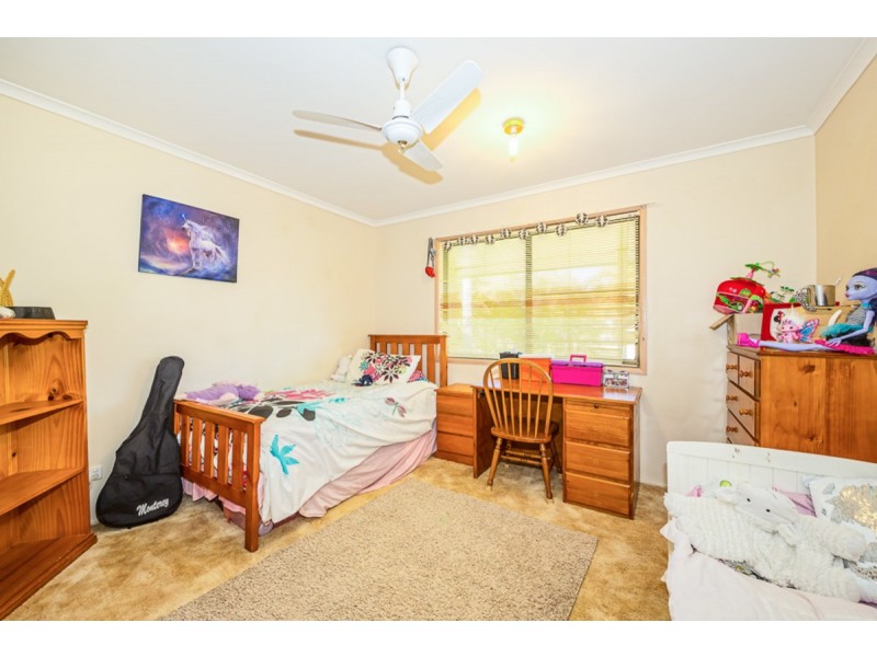 15 Whiting Street, Beachmere QLD 4510