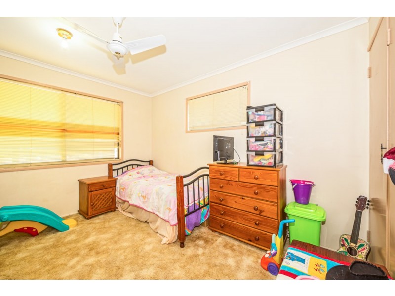 15 Whiting Street, Beachmere QLD 4510