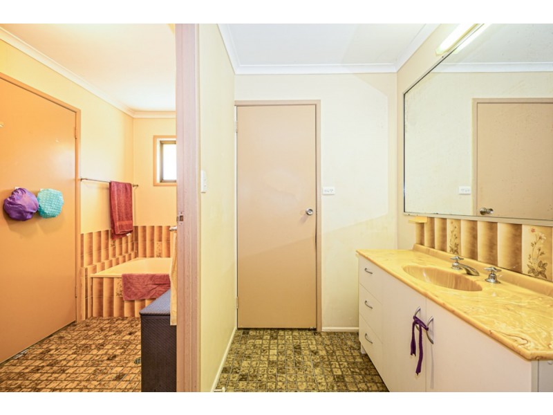 15 Whiting Street, Beachmere QLD 4510