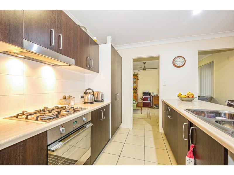 8 Dixon Court, Beachmere QLD 4510