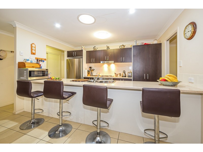 8 Dixon Court, Beachmere QLD 4510