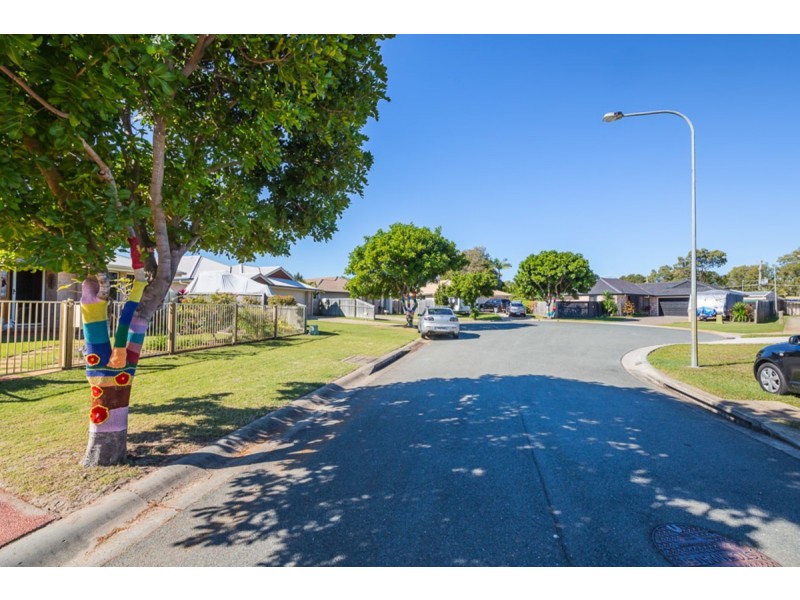 8 Dixon Court, Beachmere QLD 4510