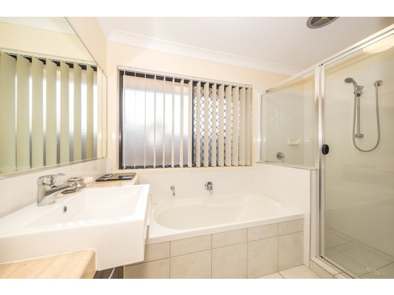 8 Dixon Court, Beachmere QLD 4510