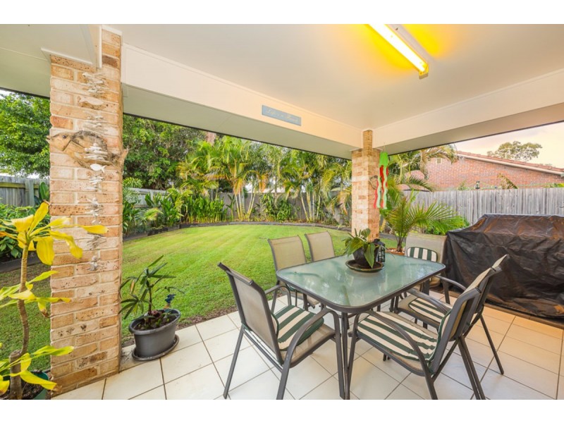 8 Dixon Court, Beachmere QLD 4510