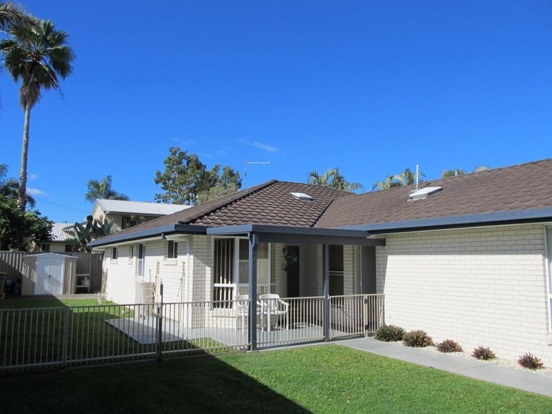 2/8 Dianthus Avenue, Bribie Island QLD 4507