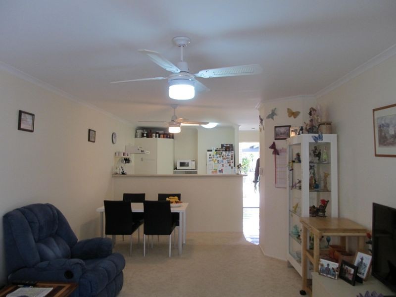 2/8 Dianthus Avenue, Bribie Island QLD 4507