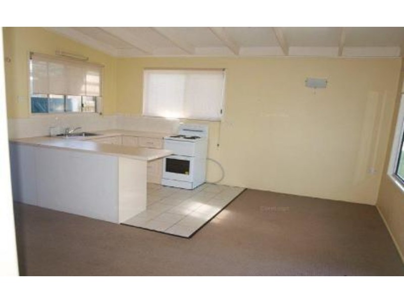 2/19 Winston Drive, Bongaree QLD 4507