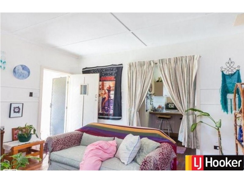 10 Lalroy Street, Beachmere QLD 4510