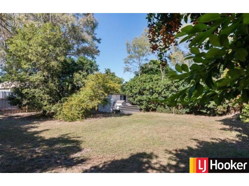 10 Lalroy Street, Beachmere QLD 4510