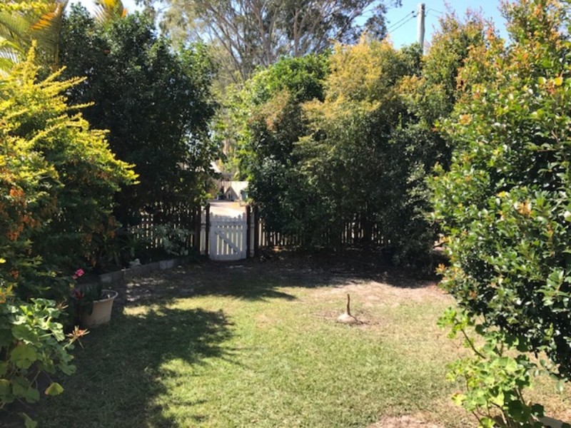 10 Lalroy Street, Beachmere QLD 4510