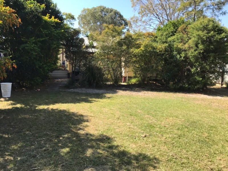 10 Lalroy Street, Beachmere QLD 4510