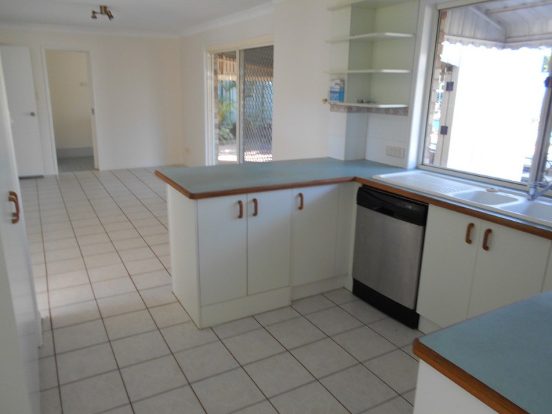 11 Kirk Place, Sandstone Point QLD 4511