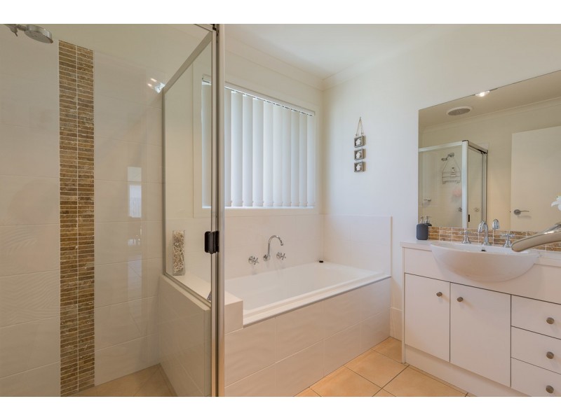13 Broadleaf Place, Ningi QLD 4511