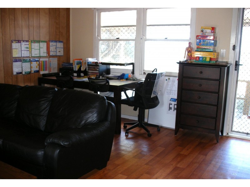 81 Biggs Avenue, Beachmere QLD 4510