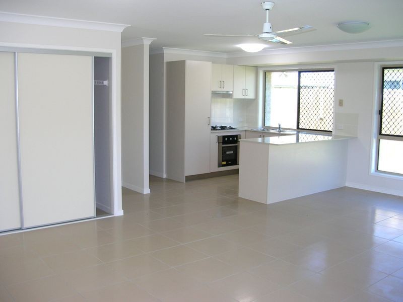 3/12 Second Ave, Beachmere QLD 4510