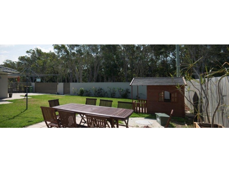 20 Bayside Drive, Beachmere QLD 4510