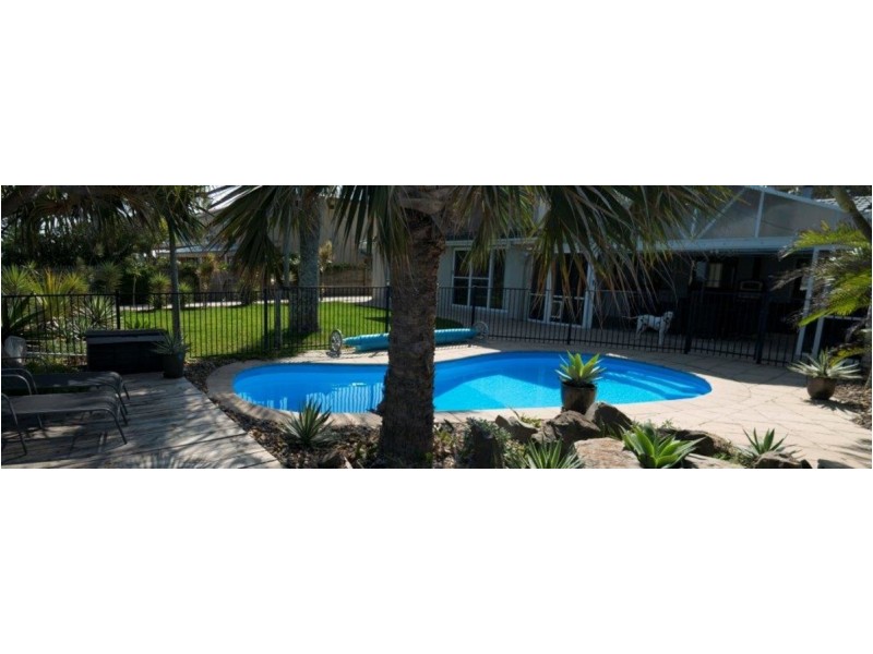 20 Bayside Drive, Beachmere QLD 4510