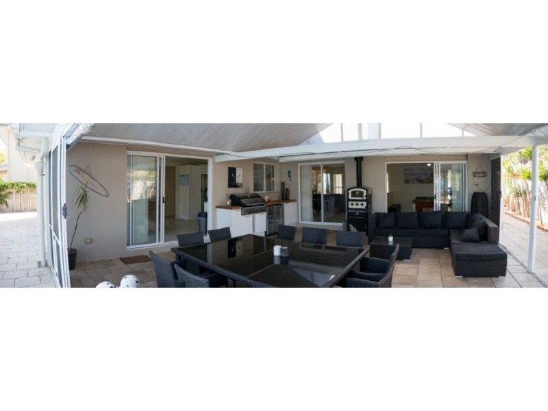 20 Bayside Drive, Beachmere QLD 4510