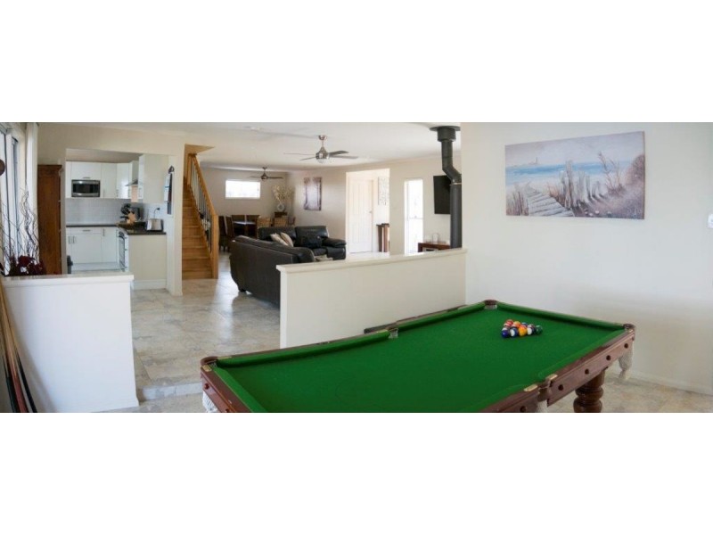 20 Bayside Drive, Beachmere QLD 4510