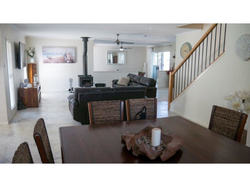 20 Bayside Drive, Beachmere QLD 4510