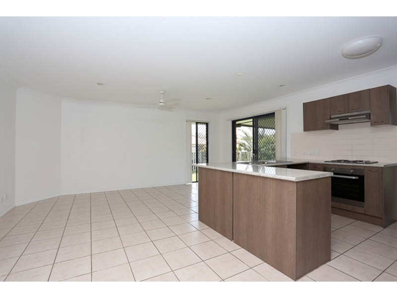 316 Bestmann Road, Sandstone Point QLD 4511