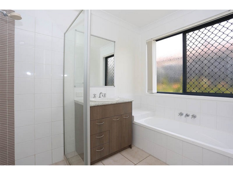 316 Bestmann Road, Sandstone Point QLD 4511