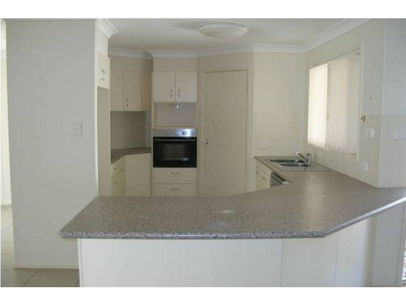 15 Yaraan Crescent, Beachmere QLD 4510