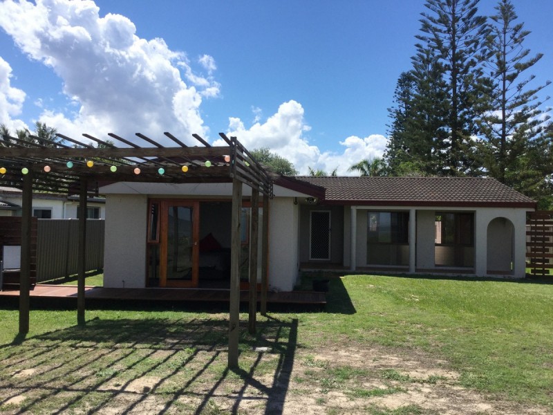 9 Grace Street, Beachmere QLD 4510