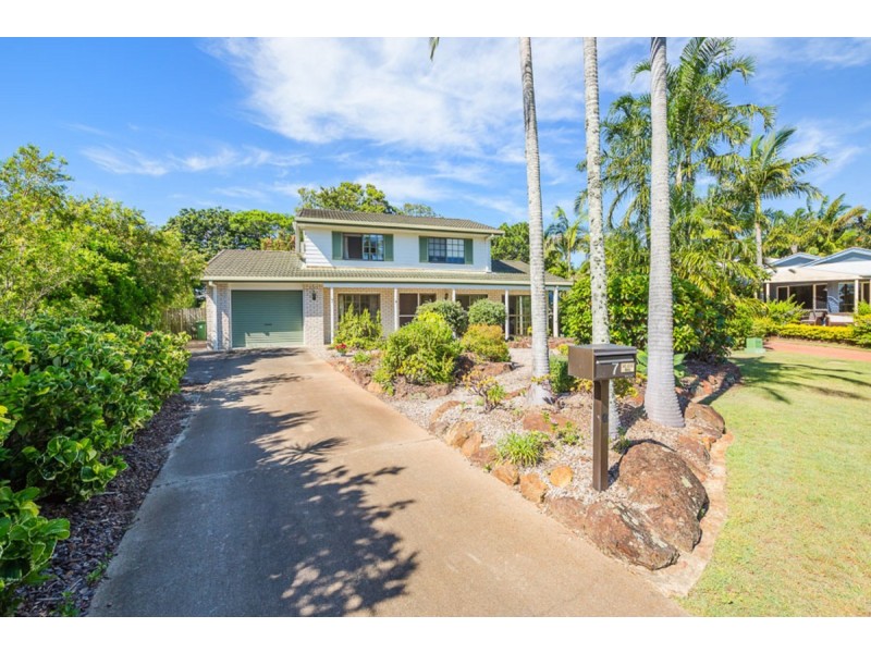7 Eagle Court, Banksia Beach QLD 4507