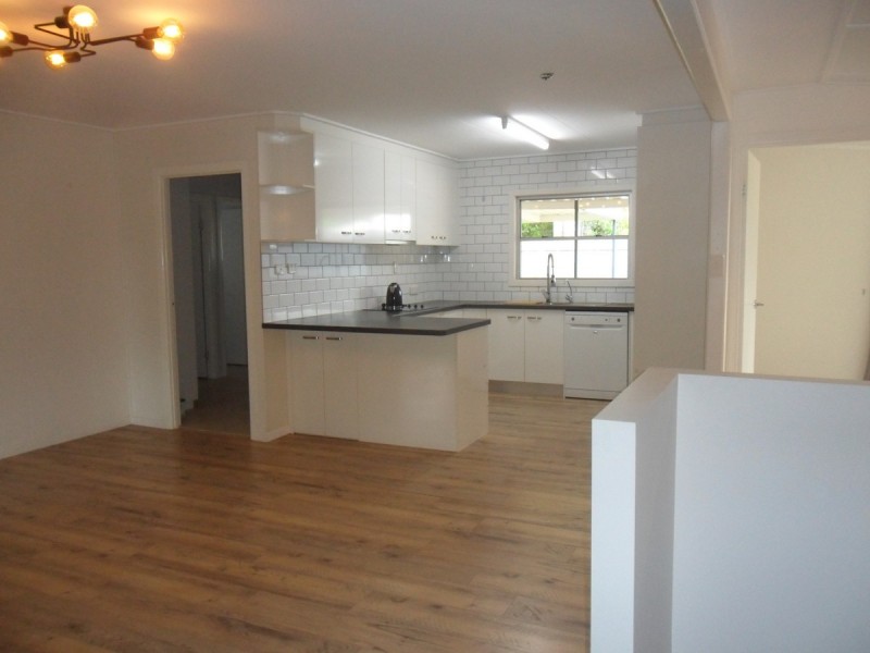 11 Kangaroo Avenue, Bongaree QLD 4507
