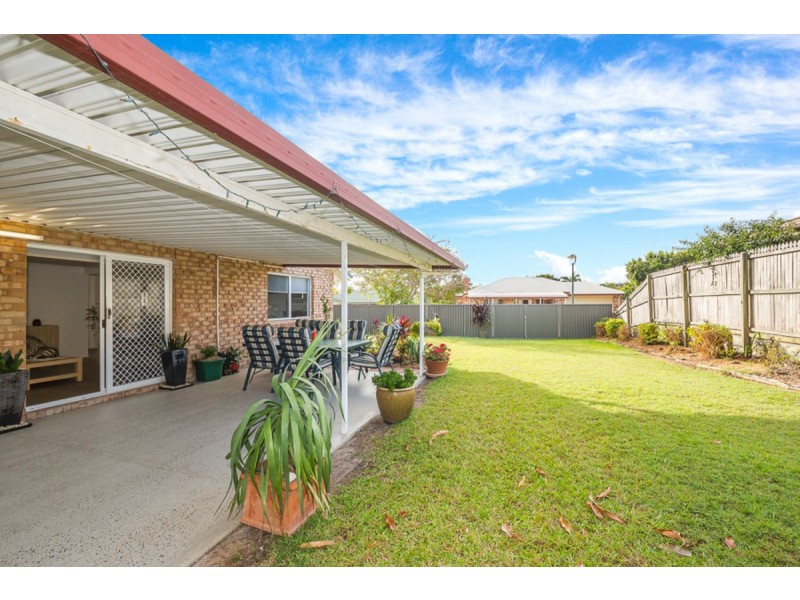 7 Albert Place, Sandstone Point QLD 4511