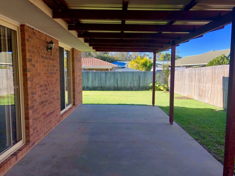 182 Bestmann Road East, Sandstone Point QLD 4511