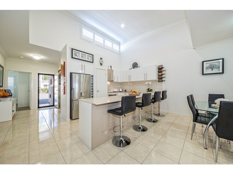 12/4 Kal-Ma-Kuta Drive, Sandstone Point QLD 4511