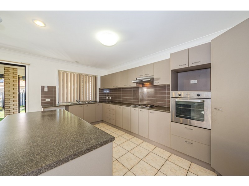 3 Middle Cove Court, Sandstone Point QLD 4511