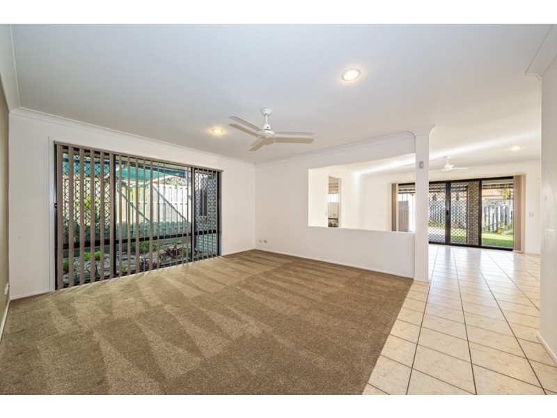 3 Middle Cove Court, Sandstone Point QLD 4511