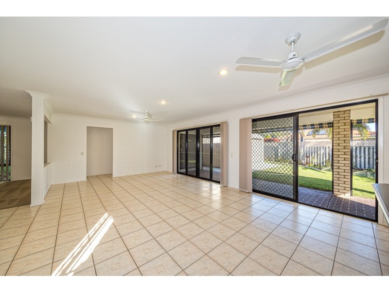 3 Middle Cove Court, Sandstone Point QLD 4511