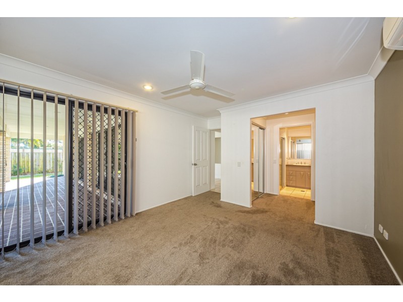 3 Middle Cove Court, Sandstone Point QLD 4511