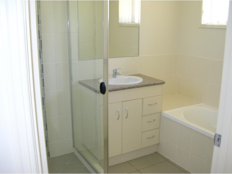 15 Yaraan Crescent, Beachmere QLD 4510