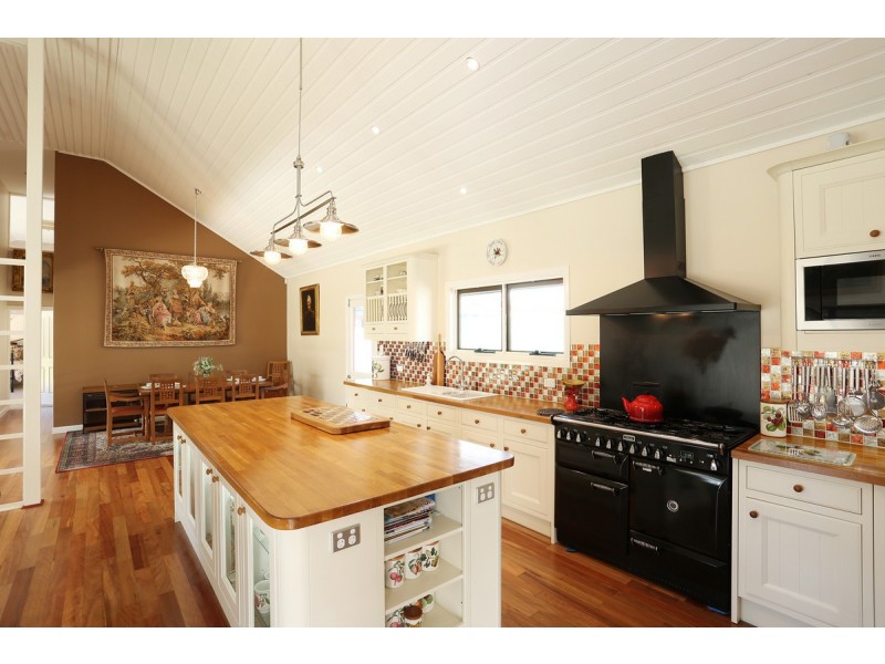 6 Roxburgh Road, Wights Mountain QLD 4520