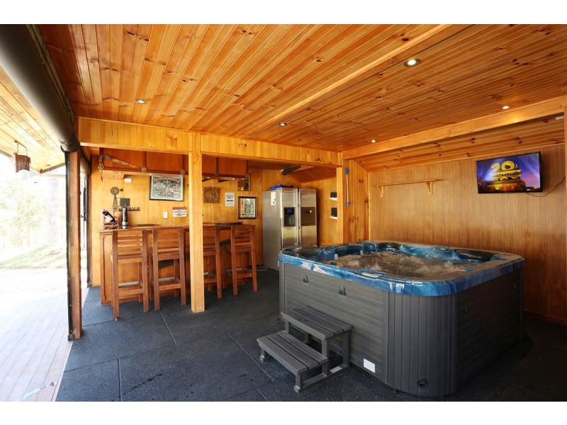 6 Roxburgh Road, Wights Mountain QLD 4520