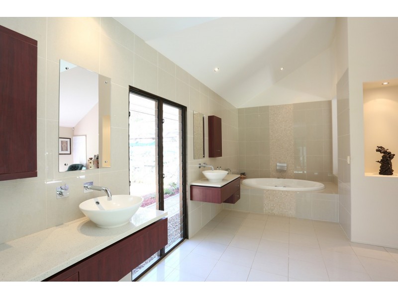 6 Roxburgh Road, Wights Mountain QLD 4520