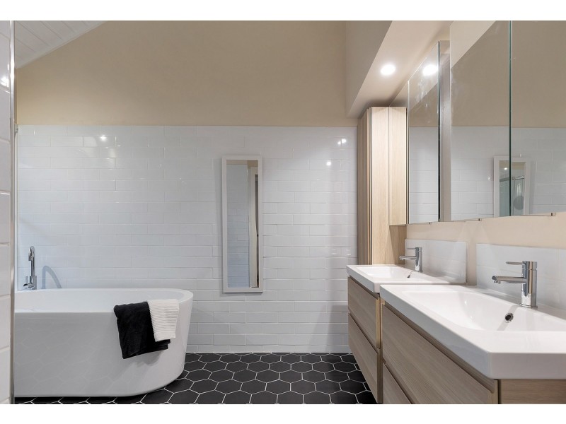 6 Roxburgh Road, Wights Mountain QLD 4520