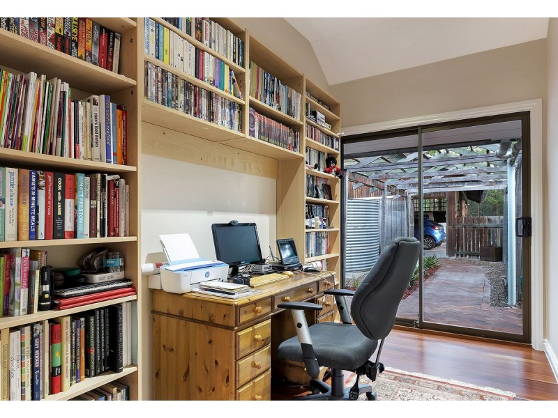 6 Roxburgh Road, Wights Mountain QLD 4520