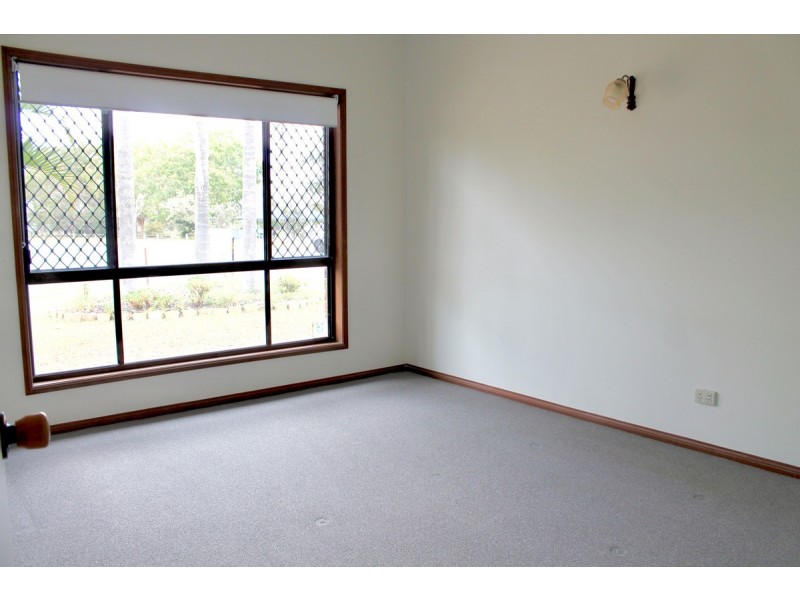1 Elizabeth Batts Court, Banksia Beach QLD 4507