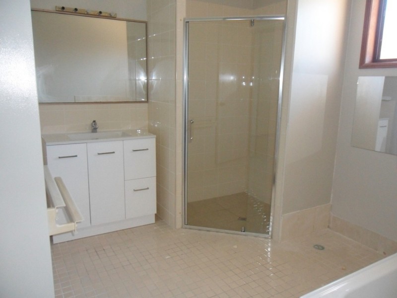 1 Elizabeth Batts Court, Banksia Beach QLD 4507