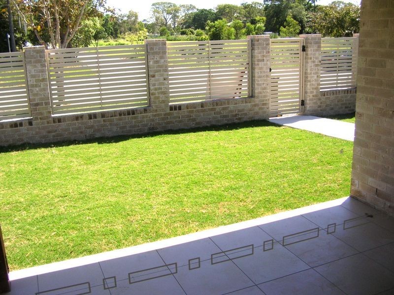 4/12 Second Ave, Beachmere QLD 4510